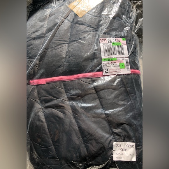 NWT black packable jacket in black and pink XL puffy - Picture 2 of 7
